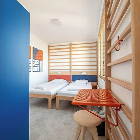 Ucpa Sport Station Hostel *
