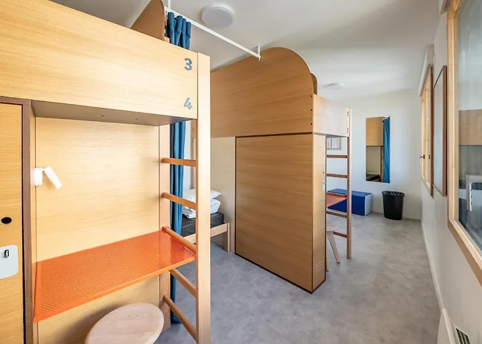 Hostel Ucpa Sport Station *