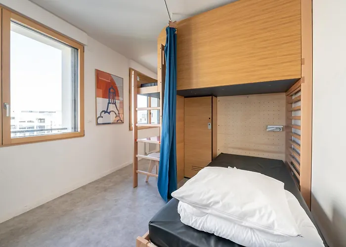Hostel Ucpa Sport Station