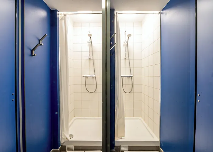 Hostel Ucpa Sport Station *